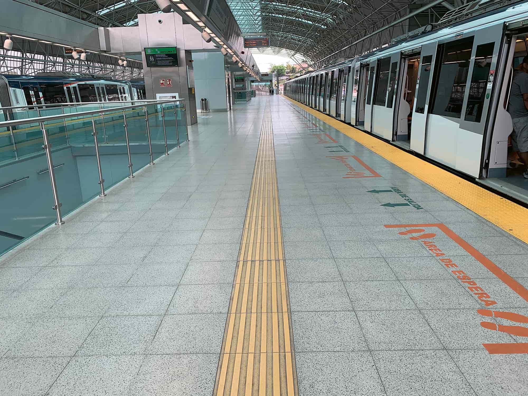 Estação de Metro - Linha 2